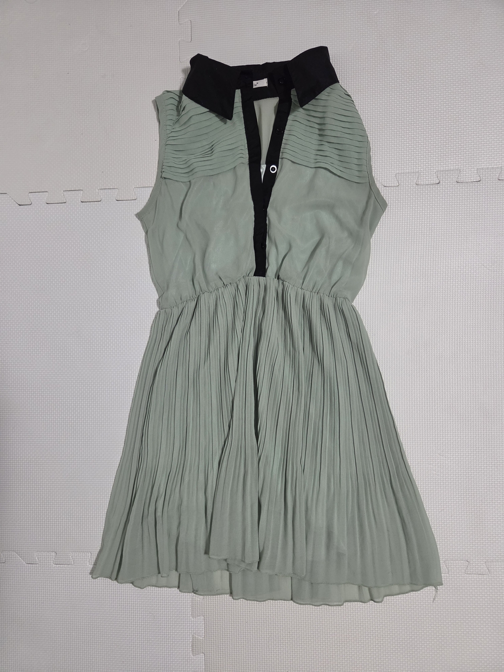 Sleeveless Mint Green Pleated Asymmetrical Dress with Black Collar